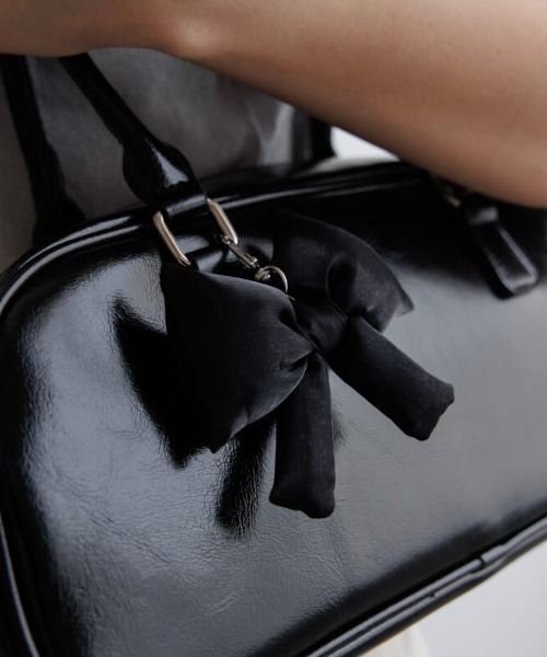 flower（フラワー）の「サテンピローリボンチャーム（キーホルダー・レディース・ピンク/ブラック・FREE）」の2枚目の写真