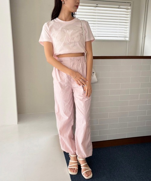 one after another NICE CLAUP（ワンアフターアナザーナイスクラップ）の「イニシャルビッグロゴ刺繍Tシャツ/リバイバル【ZOZO限定商品】（Tシャツ/カットソー・レディース・ピンク/アイボリー/ホワイト×ブラック/サックスブルー/チャコールグレー・FREE）」の13枚目の写真