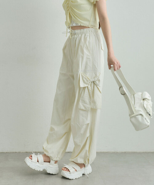 OLIVE des OLIVE（オリーブデオリーブ）の「映えカーゴパンツ（カーゴパンツ・レディース・イエロー/サックスブルー/オフホワイト・FREE）」の11枚目の写真