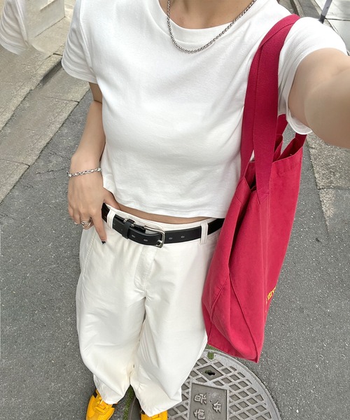 ABYS（アビス）の「ワンポイント刺繍クロップドTシャツ（Tシャツ/カットソー・レディース・ブラック/ホワイト/オレンジ・FREE）」の2枚目の写真