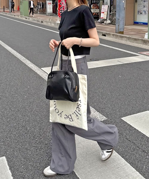 ABYS（アビス）の「ワンポイント刺繍クロップドTシャツ（Tシャツ/カットソー・レディース・ブラック/ホワイト/オレンジ・FREE）」の4枚目の写真