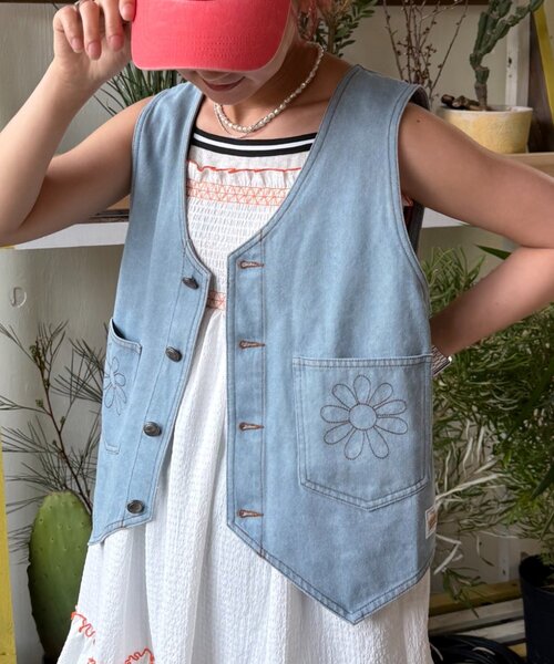 HELLO.SANFRANCISCO（ハローサンフランシスコ）の「【HELLO.SANFRANCISCO】衿取り外しデニムベスト（ベスト・レディース・サックスブルー・ONE SIZE）」の11枚目の写真
