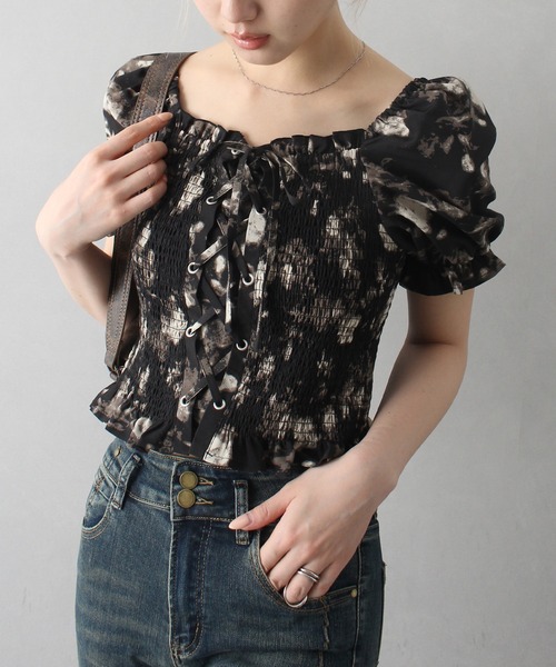 SpRay(スプレイ)の「レースアップオフショルショートスリーブブラウス(シャツ/ブラウス・レディース・ブラック×ホワイト/アイボリー/ブラック/オフホワイト・FREE)」の4枚目の写真