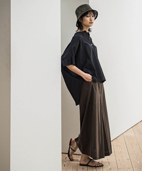 MAYSON GREY(メイソングレイ)の「キャンブリックバックギャザー刺繍ブラウス≪手洗い可能≫(シャツ/ブラウス・レディース・ブラック/オフホワイト/ネイビー/ベージュ・M)」の6枚目の写真