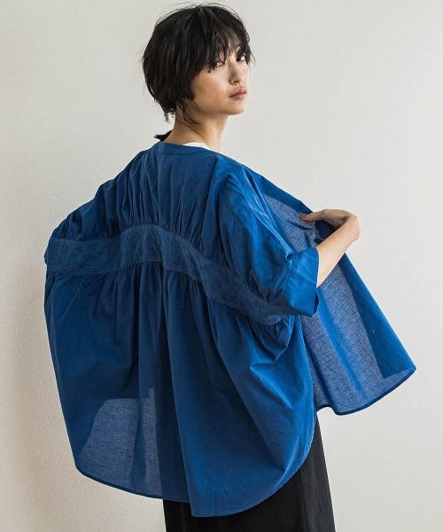 MAYSON GREY(メイソングレイ)の「キャンブリックバックギャザー刺繍ブラウス≪手洗い可能≫(シャツ/ブラウス・レディース・ブラック/オフホワイト/ネイビー/ベージュ・M)」の11枚目の写真