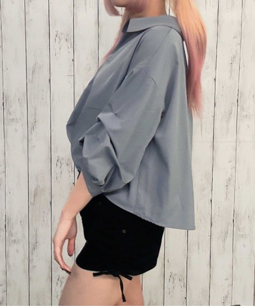 GORGE（ゴージ）の「《抜け感×立体タック》レディース ポリエステル スキッパーシャツ ゆったりシルエット 体型カバー 春夏秋（シャツ/ブラウス・レディース・グレー/イエロー/ラベンダー/オフホワイト/ブルー・F）」の18枚目の写真