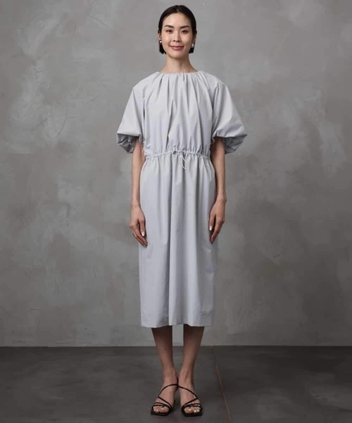 MICHEL KLEIN（ミッシェル・クラン）の「[機能性素材]スピンドルデザインワンピース（ワンピース・レディース・ライトグレー/チャコールグレー・38）」の9枚目の写真