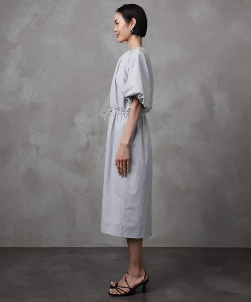 MICHEL KLEIN（ミッシェル・クラン）の「[機能性素材]スピンドルデザインワンピース（ワンピース・レディース・ライトグレー/チャコールグレー・38）」の10枚目の写真