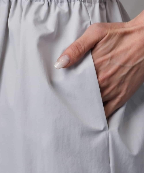 MICHEL KLEIN（ミッシェル・クラン）の「[機能性素材]スピンドルデザインワンピース（ワンピース・レディース・ライトグレー/チャコールグレー・38）」の14枚目の写真