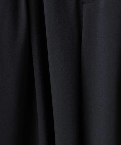 MICHEL KLEIN（ミッシェル・クラン）の「[機能性素材]スピンドルデザインワンピース（ワンピース・レディース・ライトグレー/チャコールグレー・38）」の19枚目の写真