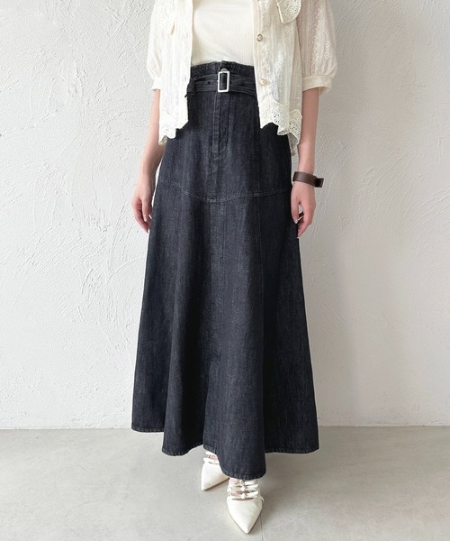 apres jour（アプレジュール）の「ベルトヨークフレアデニムスカート【ZOZOTOWN限定アイテム】（デニムスカート・レディース・インディゴブルー/ブラック・マルチサイズ）」の3枚目の写真