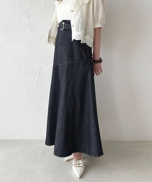 apres jour（アプレジュール）の「ベルトヨークフレアデニムスカート【ZOZOTOWN限定アイテム】（デニムスカート・レディース・インディゴブルー/ブラック・マルチサイズ）」の5枚目の写真
