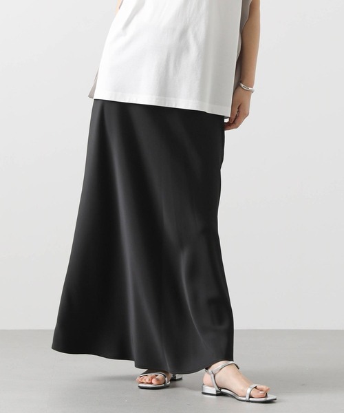 Gready Brilliant（グレディブリリアン）の「サテンバイアスフレアスカート（スカート・レディース・ブラック/グレイッシュベージュ/ライトベージュ・38）」の8枚目の写真