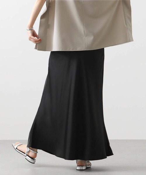 Gready Brilliant（グレディブリリアン）の「サテンバイアスフレアスカート（スカート・レディース・ブラック/グレイッシュベージュ/ライトベージュ・38）」の10枚目の写真