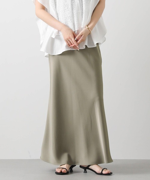 Gready Brilliant（グレディブリリアン）の「サテンバイアスフレアスカート（スカート・レディース・ブラック/グレイッシュベージュ/ライトベージュ・38）」の16枚目の写真