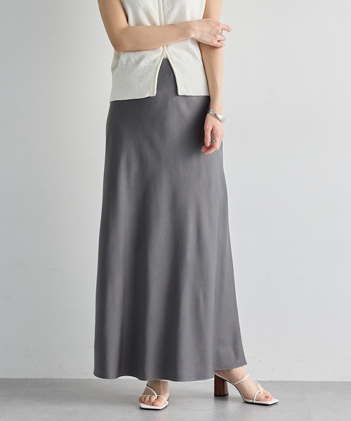 for/c（フォーシー）の「サテンAラインスカート【サスティナブル】（スカート・レディース・チャコール/ブラック/カーキ・M/LL/L）」の8枚目の写真