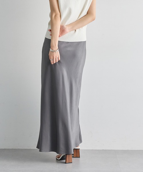 for/c（フォーシー）の「サテンAラインスカート【サスティナブル】（スカート・レディース・チャコール/ブラック/カーキ・M/LL/L）」の10枚目の写真