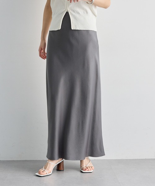 for/c（フォーシー）の「サテンAラインスカート【サスティナブル】（スカート・レディース・チャコール/ブラック/カーキ・M/LL/L）」の11枚目の写真