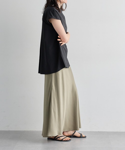 for/c（フォーシー）の「サテンAラインスカート【サスティナブル】（スカート・レディース・チャコール/ブラック/カーキ・M/LL/L）」の21枚目の写真