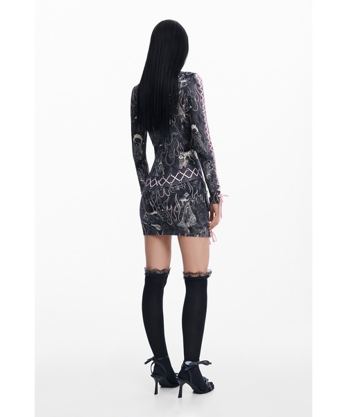 Desigual(デシグアル)の「【Desigual×Maria Escote】ゴシック柄ハイネックレースアップミニドレス(ワンピース・レディース・ブラック・XS/S/M/L/XL)」の3枚目の写真