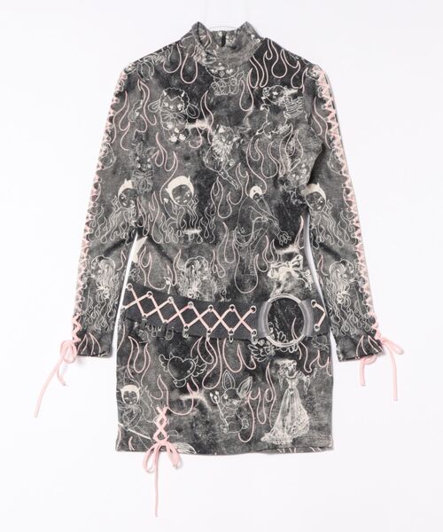 Desigual(デシグアル)の「【Desigual×Maria Escote】ゴシック柄ハイネックレースアップミニドレス(ワンピース・レディース・ブラック・XS/S/M/L/XL)」の7枚目の写真