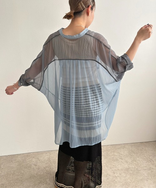 LHELBIE(レルビエ)の「バイカラーシアーシャツ(シャツ/ブラウス・レディース・イエロー/ブラック/グレイッシュブルー・M)」の3枚目の写真