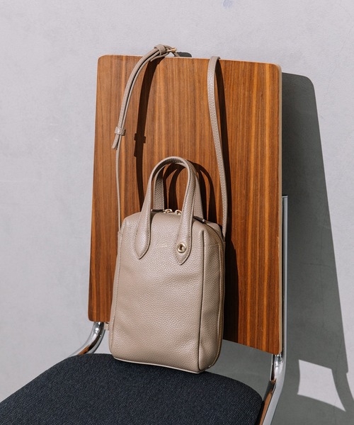 Beau're(ヴュレ)の「BEAURE Vertical ポシェット(ショルダーバッグ・レディース・ベージュ系その他/モスグリーン/ブラック/シルバー・FREE)」の2枚目の写真