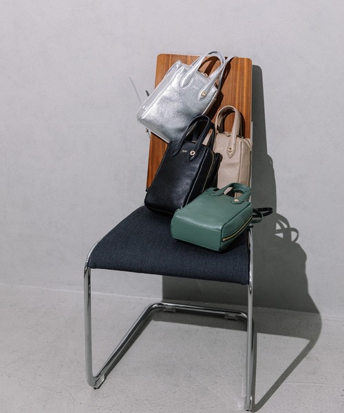 Beau're(ヴュレ)の「BEAURE Vertical ポシェット(ショルダーバッグ・レディース・ベージュ系その他/モスグリーン/ブラック/シルバー・FREE)」の6枚目の写真
