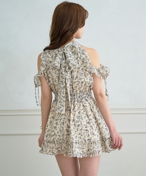 Ambre Neige(アンブルネージュ)の「open shoulder frill one piece / オープンショルダーフリルワンピース(ワンピース・レディース・アイボリー/ブラック/杢グレー/ナチュラル・FREE)」の4枚目の写真