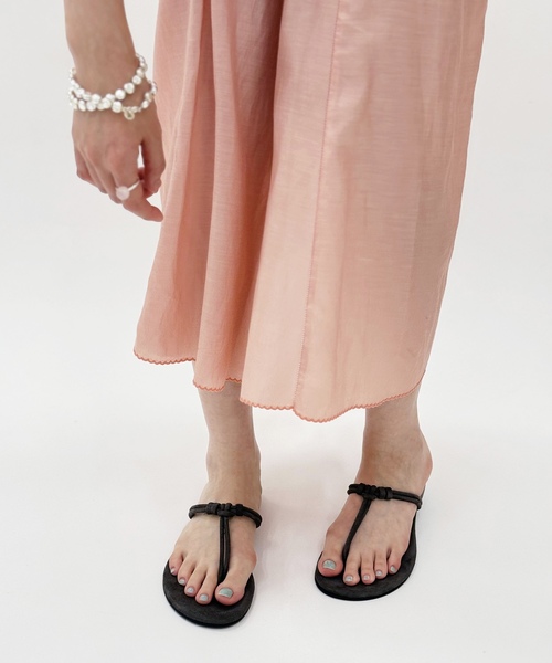 EDIT. FOR LULU（エディットフォールル）の「【LAOCOONTE/ラオコンテ】スエード Tストラップサンダル（サンダル・レディース・レッド/チャコールグレー・38/36/37）」の3枚目の写真