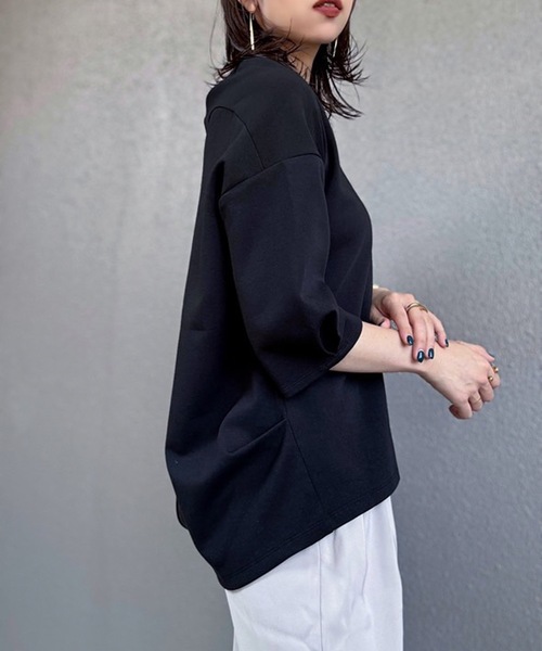 Emma Taylor(エマテイラー)の「【着るだけで抜け感演出!】ライトダンボール抜き衿ハーフスリーブプルオーバー(Tシャツ/カットソー・レディース・グレイッシュベージュ/ブラウン/ホワイト/ネイビー/ブラック・FREE)」の10枚目の写真