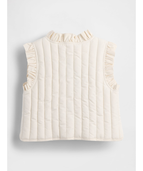 GAP（ギャップ）の「キルティング ラッフルフリルトリミング ベスト(幼児・ベビー)（ベスト・キッズ・アイボリー・80ｃｍ/90cm/100cm/110cm/105cm/95cm）」の2枚目の写真