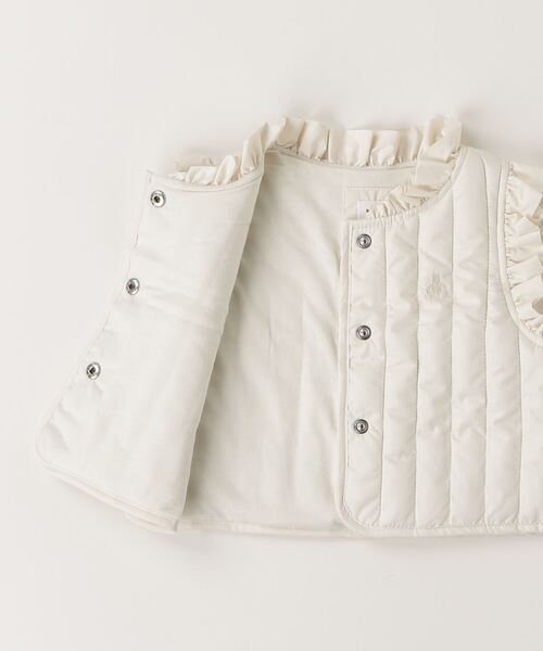 GAP（ギャップ）の「キルティング ラッフルフリルトリミング ベスト(幼児・ベビー)（ベスト・キッズ・アイボリー・80ｃｍ/90cm/100cm/110cm/105cm/95cm）」の4枚目の写真
