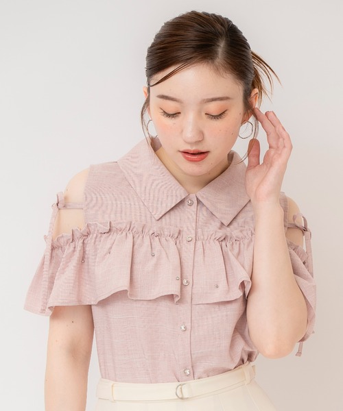 REDYAZEL(レディアゼル)の「フリルビジューオープンショルダーブラウス(シャツ/ブラウス・レディース・ホワイト/ピンク/サックスブルー/ブラック・FREE)」の4枚目の写真