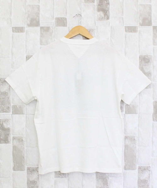 TOMMY HILFIGER(トミーヒルフィガー)の「TJM リラックス ペイズリー フラッグ Tシャツ TJM RLX PAISLEY FLAG TEE EXT(Tシャツ/カットソー・メンズ・ホワイト/ベージュ・L/XL/M)」の4枚目の写真