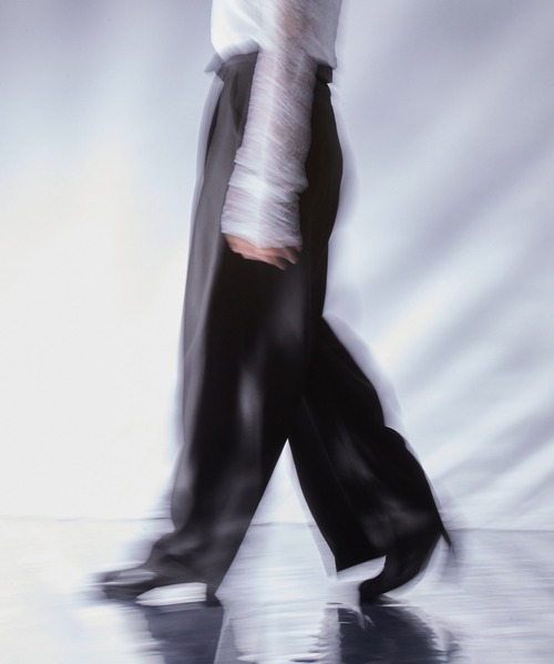 ELUNIS(エルニス)の「2WAYシアーコンビワイドパンツ(スラックス・レディース・ブラック/グレー系・0/1)」の3枚目の写真