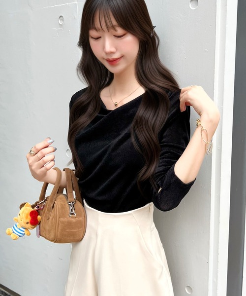 CHARME BY MICOLA(シャルムバイミコラ)の「大人な華やかさ♪シアーフロッキードレープトップス≪指穴付き≫(Tシャツ/カットソー・レディース・ブラック/オフホワイト/ピンク・FREE)」の15枚目の写真