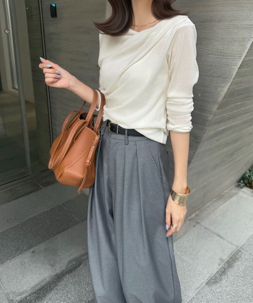 CHARME BY MICOLA(シャルムバイミコラ)の「大人な華やかさ♪シアーフロッキードレープトップス≪指穴付き≫(Tシャツ/カットソー・レディース・ブラック/オフホワイト/ピンク・FREE)」の11枚目の写真