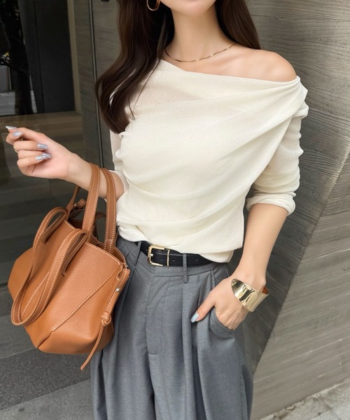 CHARME BY MICOLA(シャルムバイミコラ)の「大人な華やかさ♪シアーフロッキードレープトップス≪指穴付き≫(Tシャツ/カットソー・レディース・ブラック/オフホワイト/ピンク・FREE)」の9枚目の写真