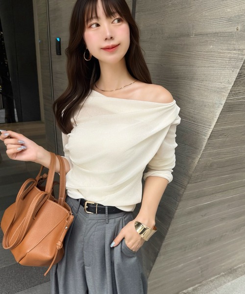 CHARME BY MICOLA(シャルムバイミコラ)の「大人な華やかさ♪シアーフロッキードレープトップス≪指穴付き≫(Tシャツ/カットソー・レディース・ブラック/オフホワイト/ピンク・FREE)」の8枚目の写真