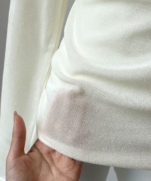 CHARME BY MICOLA(シャルムバイミコラ)の「大人な華やかさ♪シアーフロッキードレープトップス≪指穴付き≫(Tシャツ/カットソー・レディース・ブラック/オフホワイト/ピンク・FREE)」の4枚目の写真