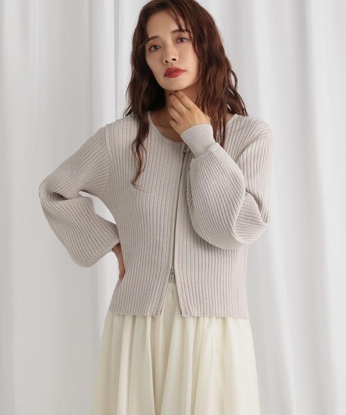 mysty woman（ミスティウーマン）の「ダブルジップラメニットカーディガン 575265（カーディガン/ボレロ・レディース・アイボリー/ピンクベージュ/グレイッシュブルー/ブラック・FREE）」の2枚目の写真