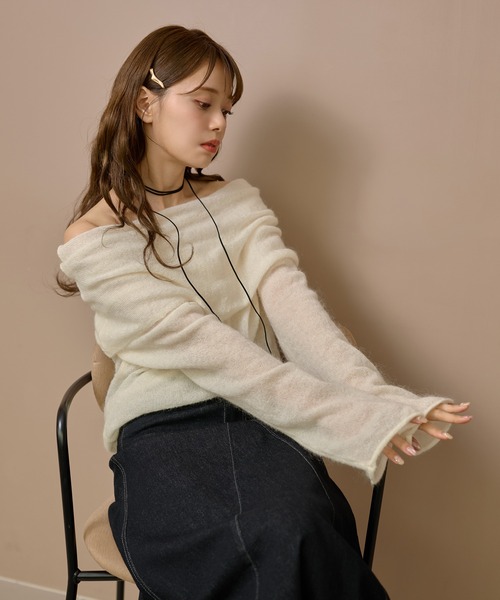 LAULEN(ローレン)の「loose nuance off shoulder knit /ルーズニュアンスオフショルニットプルオーバー(ニット/セーター・レディース・アイボリー/ブラック/レッド・FREE)」の2枚目の写真