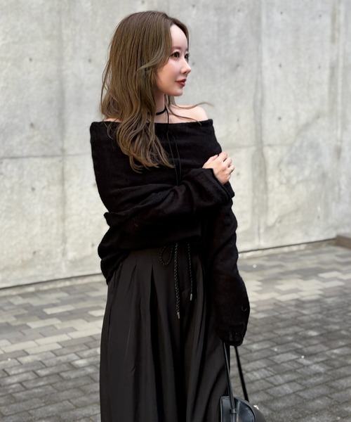 LAULEN(ローレン)の「loose nuance off shoulder knit /ルーズニュアンスオフショルニットプルオーバー(ニット/セーター・レディース・アイボリー/ブラック/レッド・FREE)」の3枚目の写真