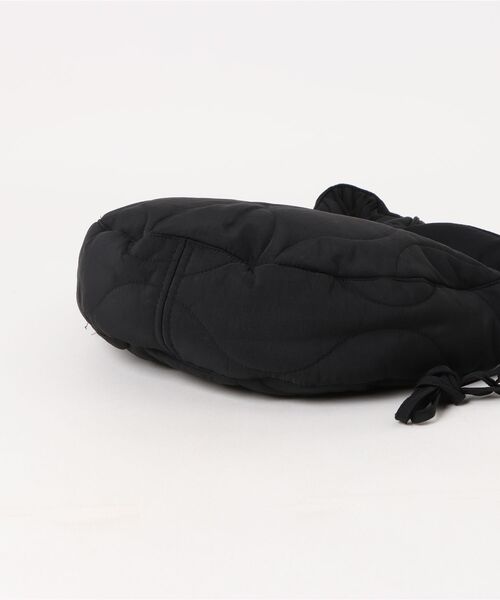 and it_（アンドイット）の「キルティング半月型ショルダーバッグ（ショルダーバッグ・レディース・キャメル/ブラック/ナチュラル・FREE）」の5枚目の写真