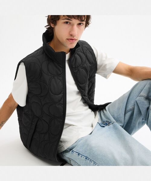 COACH（コーチ）の「キルテッド シグネチャー パッファー ベスト・リサイクル ポリエステル（その他アウター・メンズ・ブラック系その他・LARGE/MEDIUM/SMALL）」の3枚目の写真