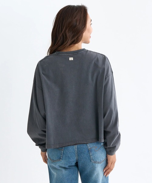 BILLABONG(ビラボン)の「BILLABONG レディース DESERT WANDERING LS ロンT 【WIDE LOOSE CROPPED】【2025年秋冬モデル】/ビラボンクロップド丈フロントプリント長袖ロンT(Tシャツ/カットソー・レディース・アイボリー/バーガンディー/オフホワイト・MEDIUM/LARGE)」の4枚目の写真