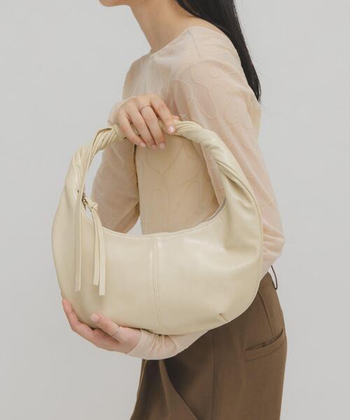 KBF（ケイビーエフ）の「ハンドルデザインサークルBAG（ハンドバッグ・レディース・アイボリー/ブラック・ONE）」の2枚目の写真