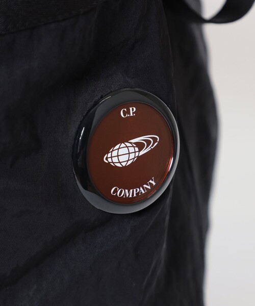 C.P. COMPANY（シーピーカンパニー）の「【別注】C.P. Company / Nylon Shoulder Bag（ショルダーバッグ・メンズ・ブラック・ONE SIZE）」の7枚目の写真