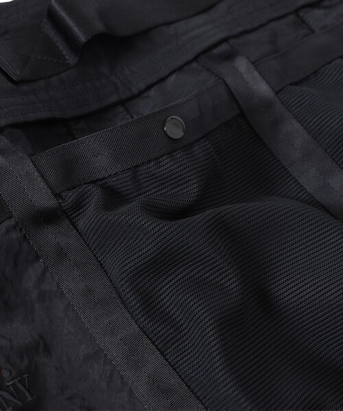 C.P. COMPANY（シーピーカンパニー）の「【別注】C.P. Company / Nylon Shoulder Bag（ショルダーバッグ・メンズ・ブラック・ONE SIZE）」の11枚目の写真